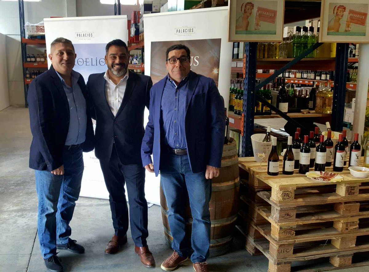 palaciosvdfinca's tweet photo. #tempsdevins
En la inauguración de la nueva sede de nuestro distribuidor Temps de vins en Igualada. Enhorabuena!! https://t.co/3TugF0CH9O