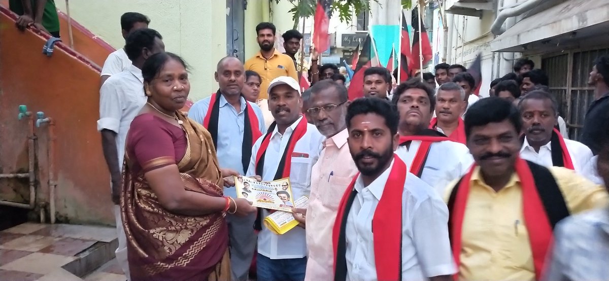 AjithApj5's tweet image. இன்று மத்திய மாவட்ட தி.மு.க மற்றும் அழகாபுரம் பகுதி கழகத்திற்குட்பட்ட 4வது கோட்டத்தில் கழக வெற்றி வேட்பாளர் அண்ணன் எஸ் ஆர் பார்த்திபன் அவர்களுக்காக வாக்குகளை அண்ணன் ஜெ.தினகரன் அவர்களின் தலைமையில் சேகரித்துள்ளனர்