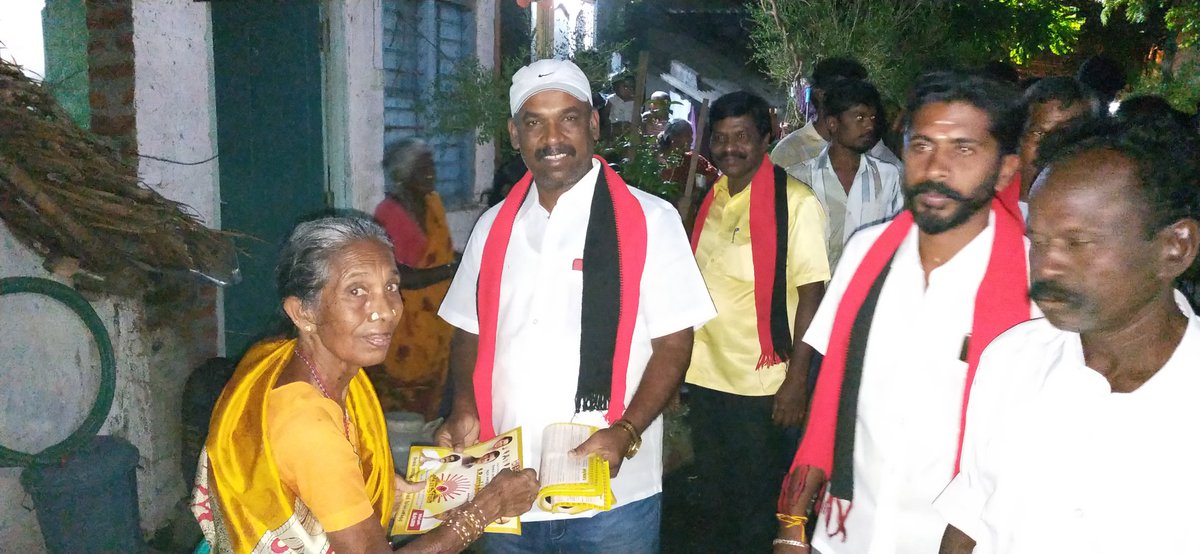 AjithApj5's tweet image. இன்று மத்திய மாவட்ட தி.மு.க மற்றும் அழகாபுரம் பகுதி கழகத்திற்குட்பட்ட 4வது கோட்டத்தில் கழக வெற்றி வேட்பாளர் அண்ணன் எஸ் ஆர் பார்த்திபன் அவர்களுக்காக வாக்குகளை அண்ணன் ஜெ.தினகரன் அவர்களின் தலைமையில் சேகரித்துள்ளனர்