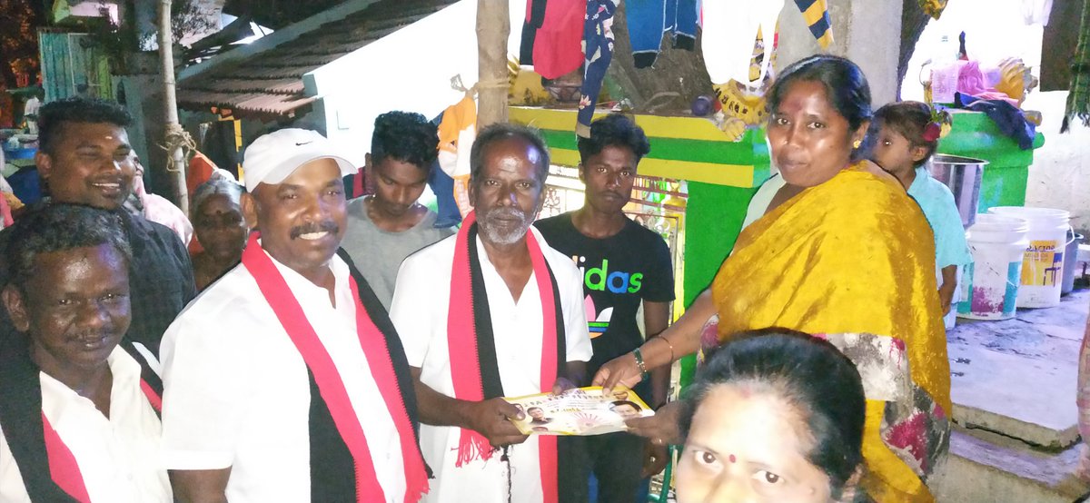 AjithApj5's tweet image. இன்று மத்திய மாவட்ட தி.மு.க மற்றும் அழகாபுரம் பகுதி கழகத்திற்குட்பட்ட 4வது கோட்டத்தில் கழக வெற்றி வேட்பாளர் அண்ணன் எஸ் ஆர் பார்த்திபன் அவர்களுக்காக வாக்குகளை அண்ணன் ஜெ.தினகரன் அவர்களின் தலைமையில் சேகரித்துள்ளனர்