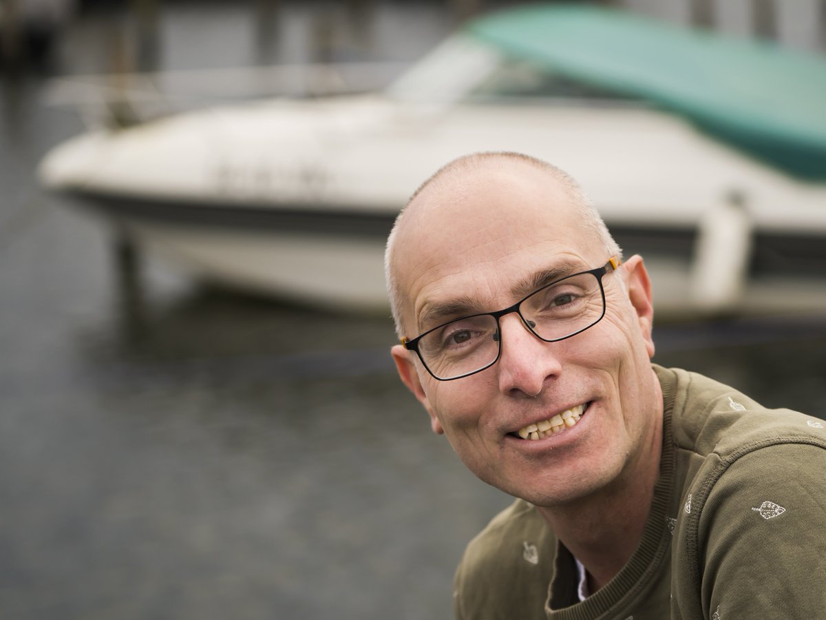 Vier jaar geleden kochten ze hun eerste bootje; nu liggen er 14 aan de verhuursteiger in de Harderhaven. Wat begon als hobby, is nu een goedlopend bedrijf in de recreatiesector. B&amp;B Bootverhuur laat genieten op het water.

Meer lezen?
stadinbedrijf.nl/businessmagazi…