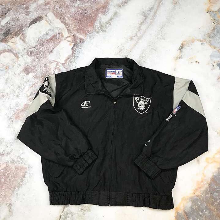 TruthVintageCo's tweet photo. Crazy Vintage 90s Raiders Pro Windbreaker 🤩🤩Link in Bio🔥🔥 https://t.co/4VJWNMloc3