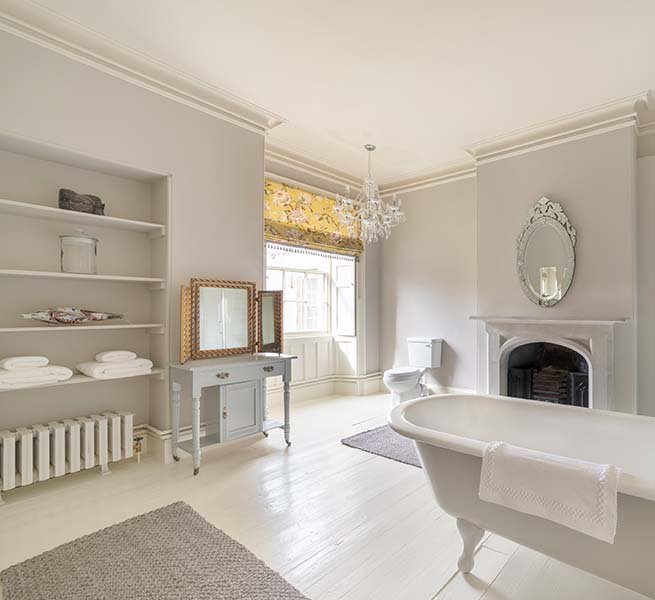 colourstandards's tweet image. Chic et Tralala, Sevenoaks launch our paint collection tonight, pop in to see some colours used on the store walls! 
Even though we ❤️ colour we also have lovely shades of white.
ow.ly/SRMe50p755q
#britishcolourstandard #luxurypaint #madeinbritain #shoplocal #chictralala