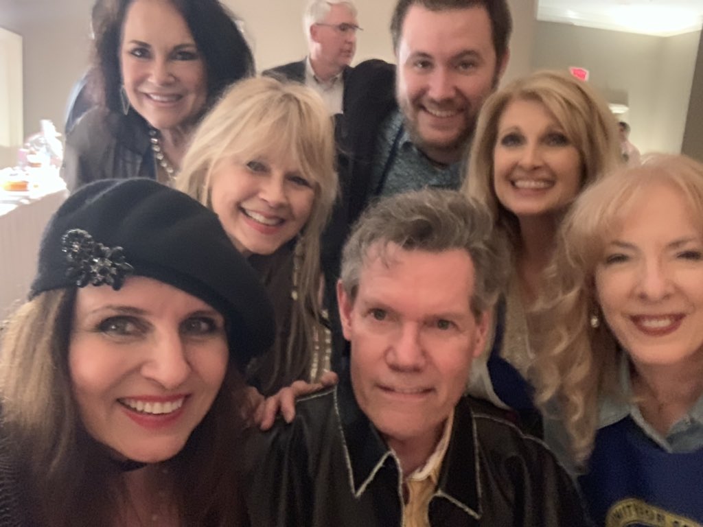 DeborahAllen3's tweet photo. #StonesRiverCountryClub #10thannualCelebrityWaiterDinner #RandyTravis #JanHoward #LindaDavis #BillAnderson #TimAtwood #TeaGoans #DianneSherrill #BarbaraFairchild #JulieKeechHarris #RexAllenJr #JimmyFortune #SylviaHutton #RoniStoneman #BobbyMarquez #GeorgeHamiltonIV #DeborahAllen https://t.co/10EngT2QIX