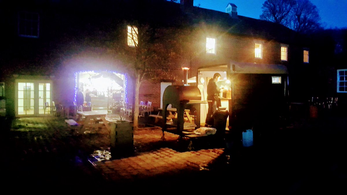 tpcompanycrust's tweet image. We are back @TwoLeftFeetTap this time next week, serving up some great 'pizza and pint' treats from 6:00 pm.  Free entry, free parking &amp;amp; dogs welcome.  Enough said ..🍕🍺🐶