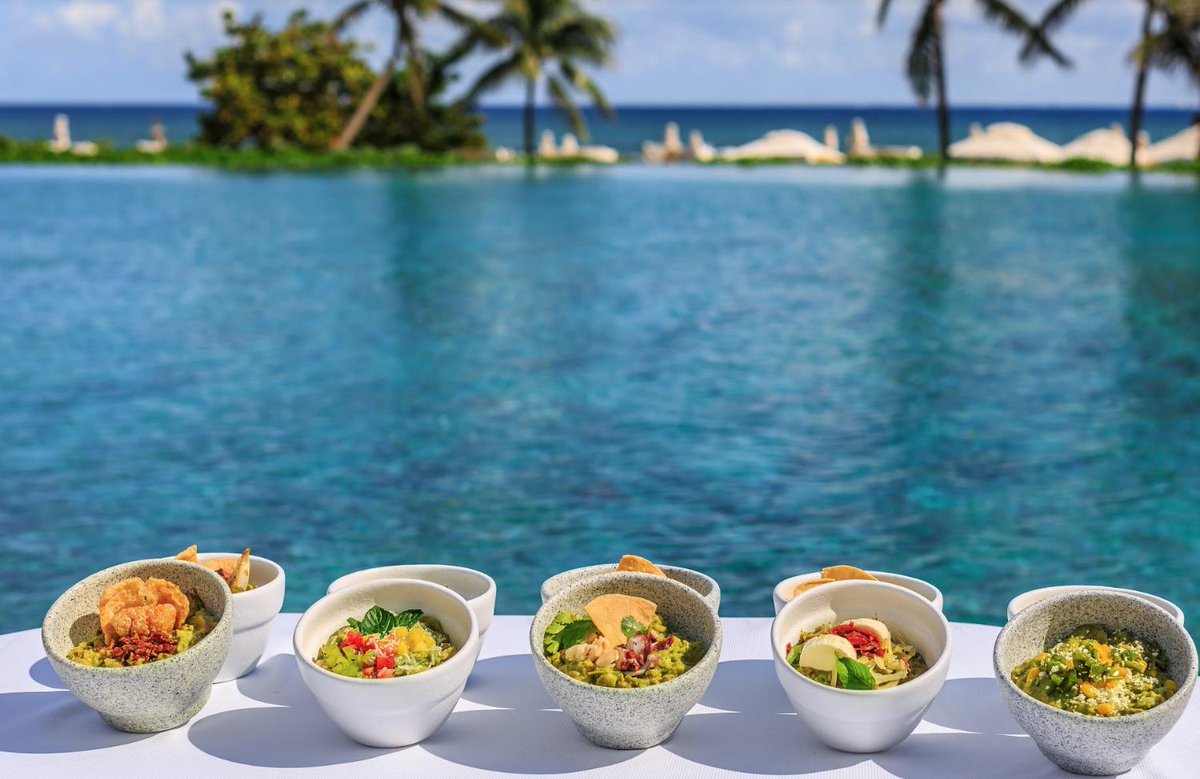 GVRivieraMaya's tweet photo. ¿Preparado para disfrutar una deliciosa botana a la orilla de la piscina? 🌴🥑 https://t.co/TsCsBjaRr8