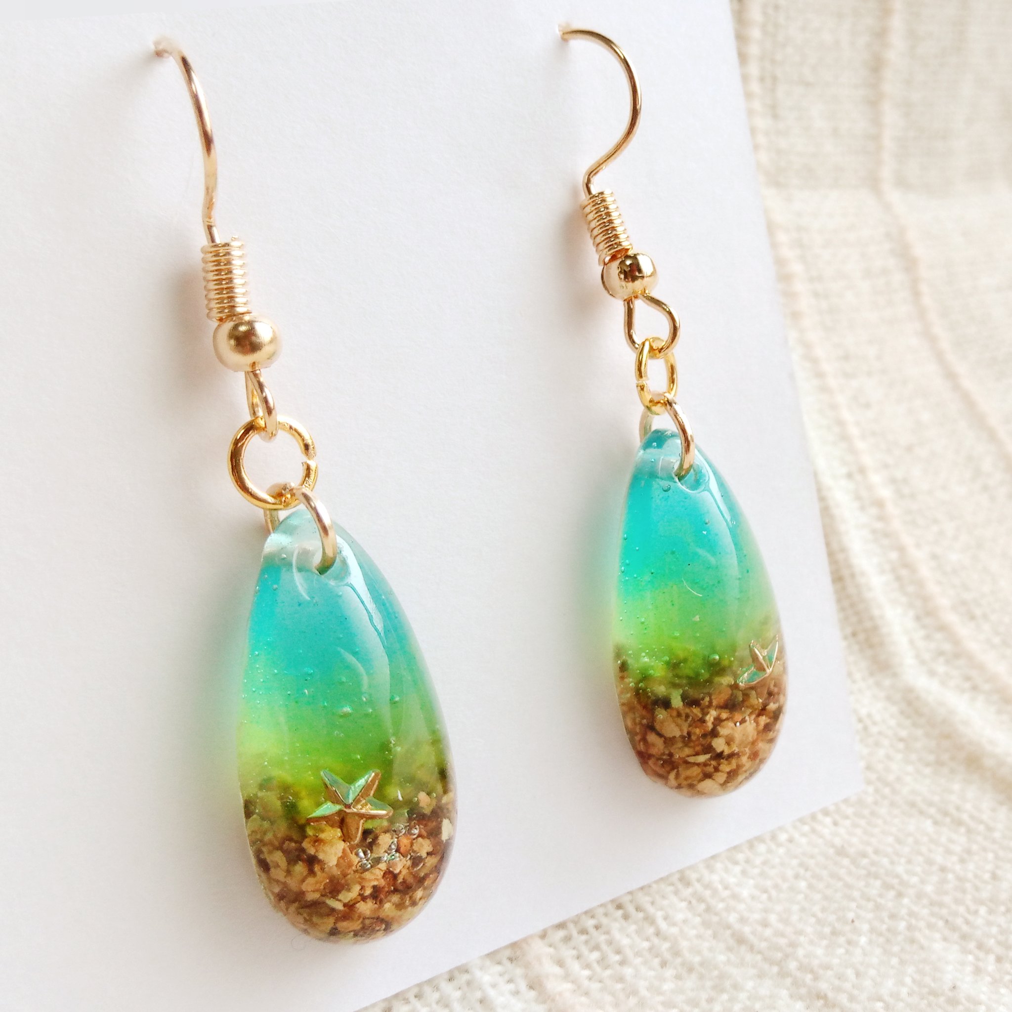 もりもと まきこ ダイソーのネイル用コルクフレークを使い海中ピアスを作りました 作り方動画を公開しております T Co Hgytd6avuc ハンドメイド ハンドメイドアクセサリー イヤリング ピアス レジン シリコンモールド ドライフラワー