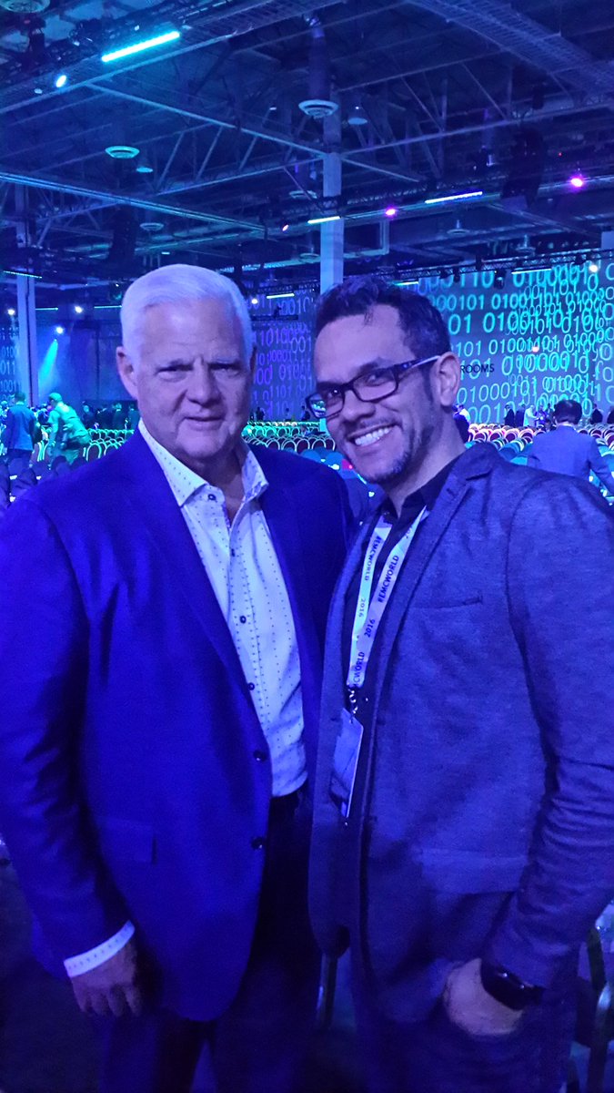 robvargas_'s tweet photo. Unas del reto #DTWChallenge #DellTechWorld con @MichaelDell & #JoeTucci en el 2016 #EMCWorld #DellWorld. En los grandes anuncios y de transformación.
@DellEMCLatam
#DTWChallenge
@DellTech @DellTechWorld @Green_CSS https://t.co/68cHa1n98n