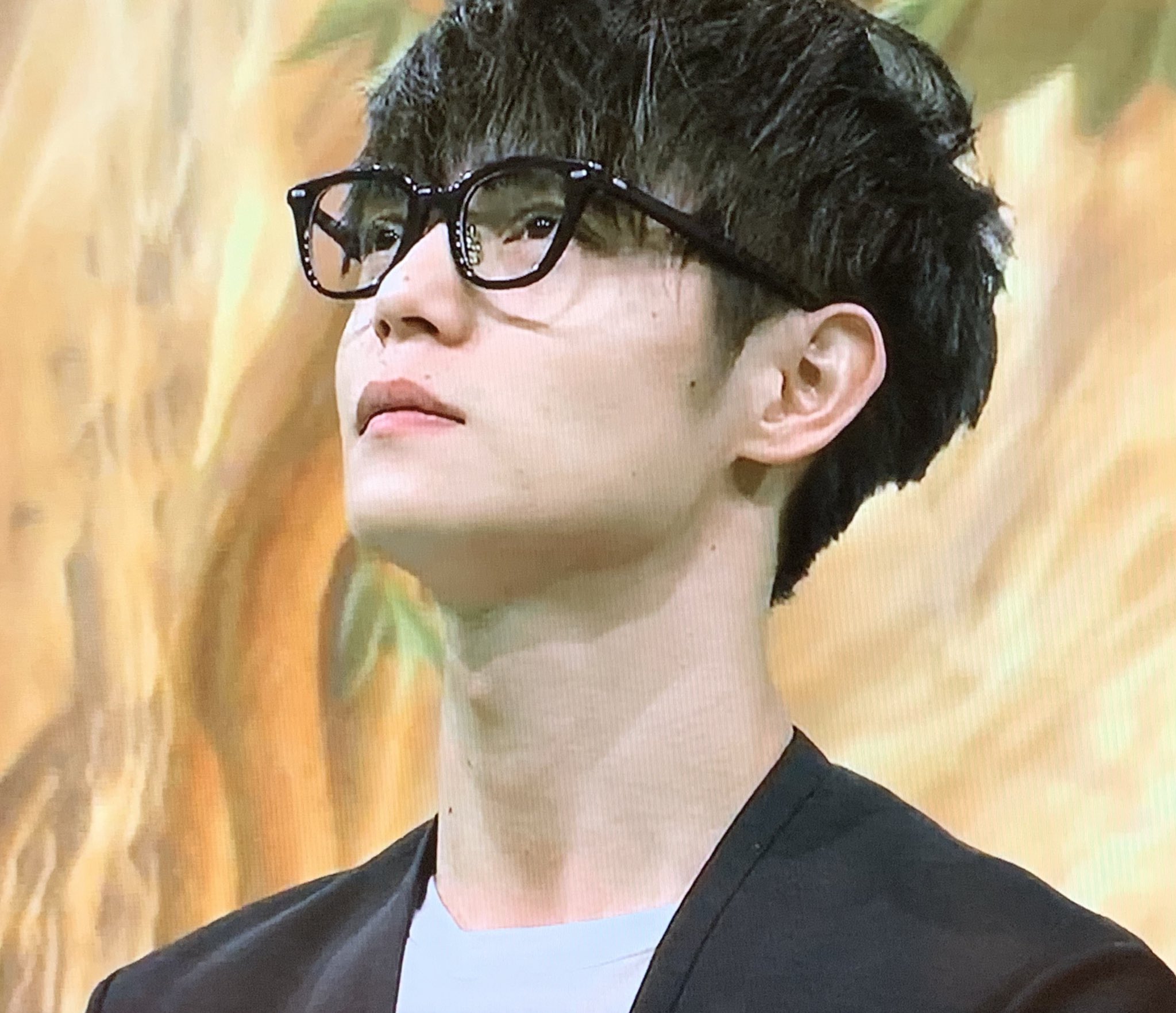 Twitter এ いねまき やっぱり見上げるメガネ窪田くんの可愛さはすさまじいですね ゴツめの黒縁メガネと丸いシルエットの髪型によって際立つ小顔 透き通るような白い肌 そしてキラキラした綺麗な瞳 もう 美少女みにあふれてる ཀ 窪田正孝 ネプリーグ