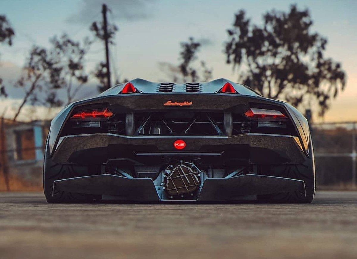 LamborghiniCra2's tweet photo. #lowest #lamborghini #sesto #elemento https://t.co/iWR7xtR4xN