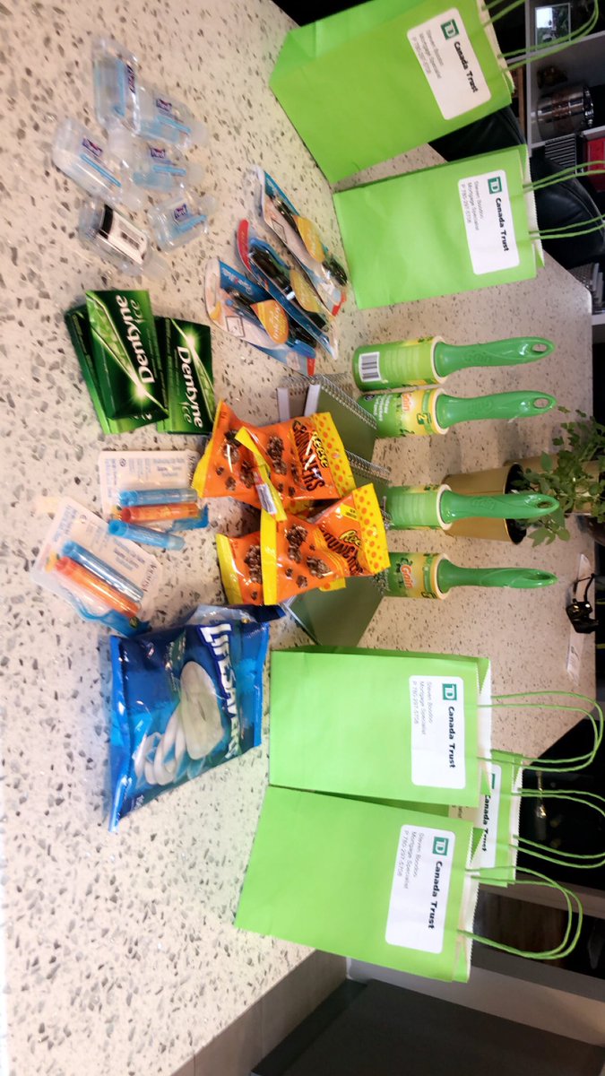 Made some fun little pop by bags for any busy business #weekendwarriors I meet this weekend stocked with some essentials! 

#YEG 
#YEGbiz