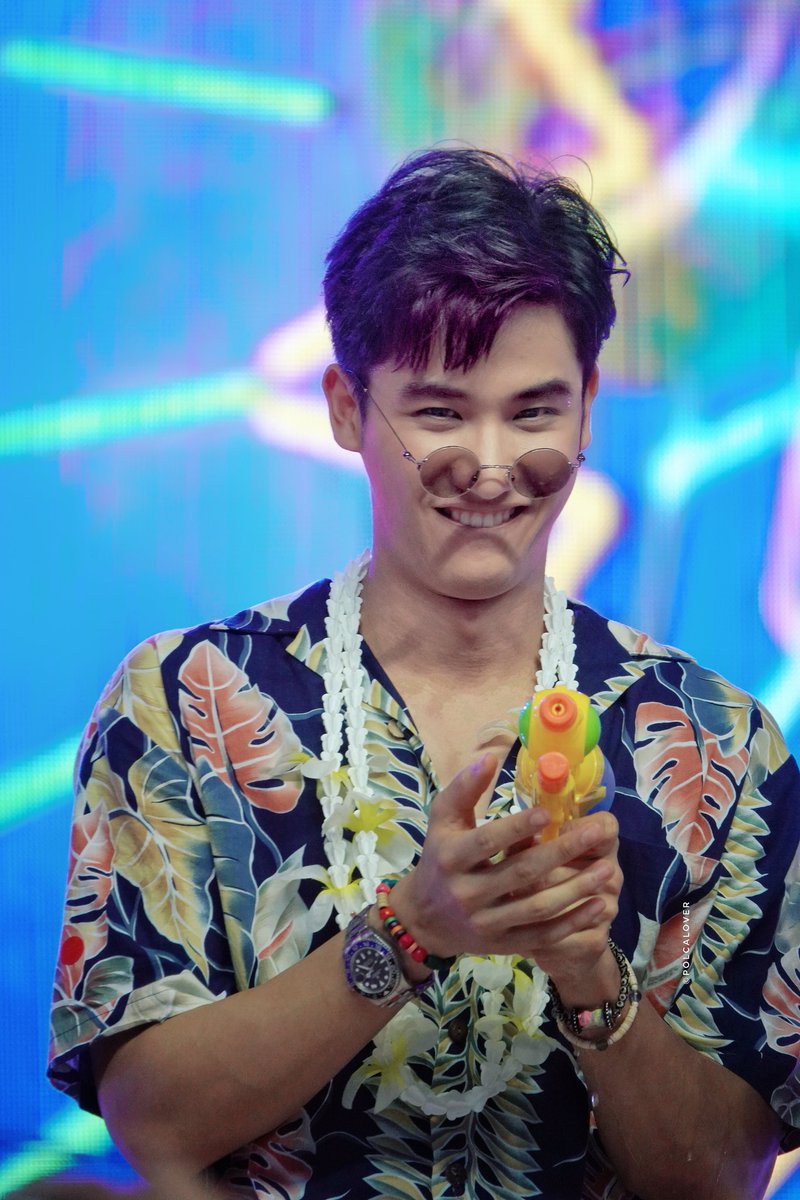 PolcaLover's tweet photo. สุขสันต์วันสงกรานต์ ☄️💧❄️🌧️✨
เย็นระรื่น ชื่นสุขใจ @Tawan_V 💙
#เขษมสงกรานต์ #เตนิว #สงกรานต์2019 
#รอยยิ้มชองชาวบ้าน https://t.co/5oXtmfTy4N