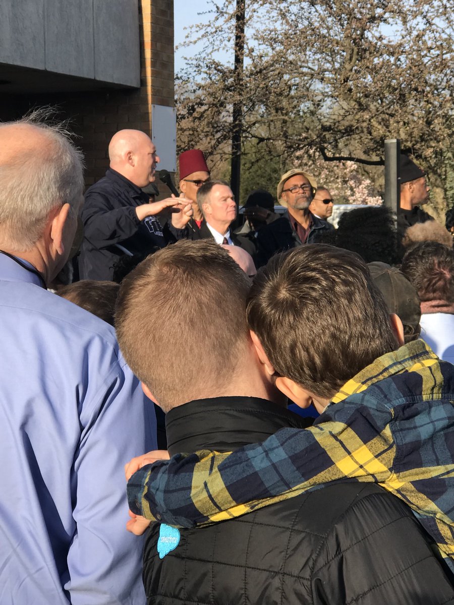 RickFOP86's tweet photo. BLESSED by all the people who joined our Indy Peace Walk | People of all ages, colors, genders, belief systems, backgrounds from within Indy and from afar unified around a cause bigger themselves...a call for peace in our neighborhoods #WalkForPeace #WeCanDoThis #IndyCantWait https://t.co/3sbjWwebu6