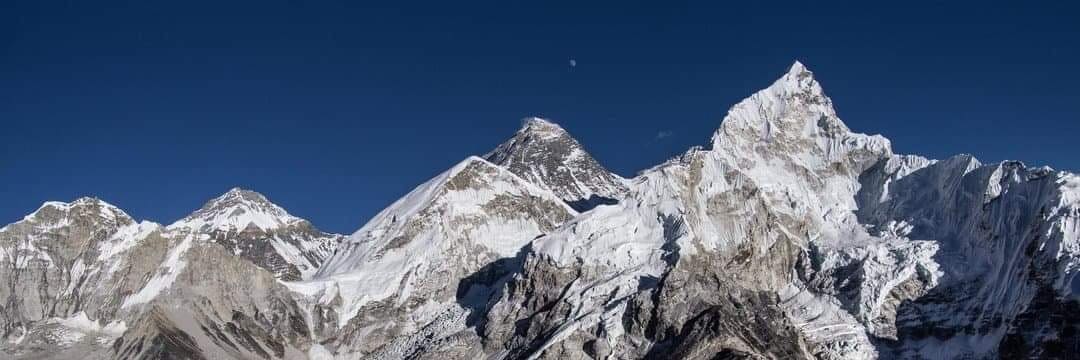 AFTreks's tweet photo. The way up to the top of the mountain is always longer than you think but the moment will arrive when what seemed so near is still very far - Paulo Coelho 
#Nepal #SaturdayMorning #climbing #Everest #PanoramicView #Spring #expedition #Himalayas #MahalangurRange #VNY2020 #Aftreks https://t.co/p3I9ENsuja