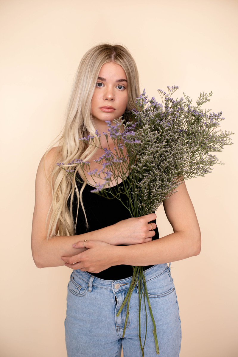 itsgloriasmo's tweet photo. flowers r cool https://t.co/lHEZGw6kJ3