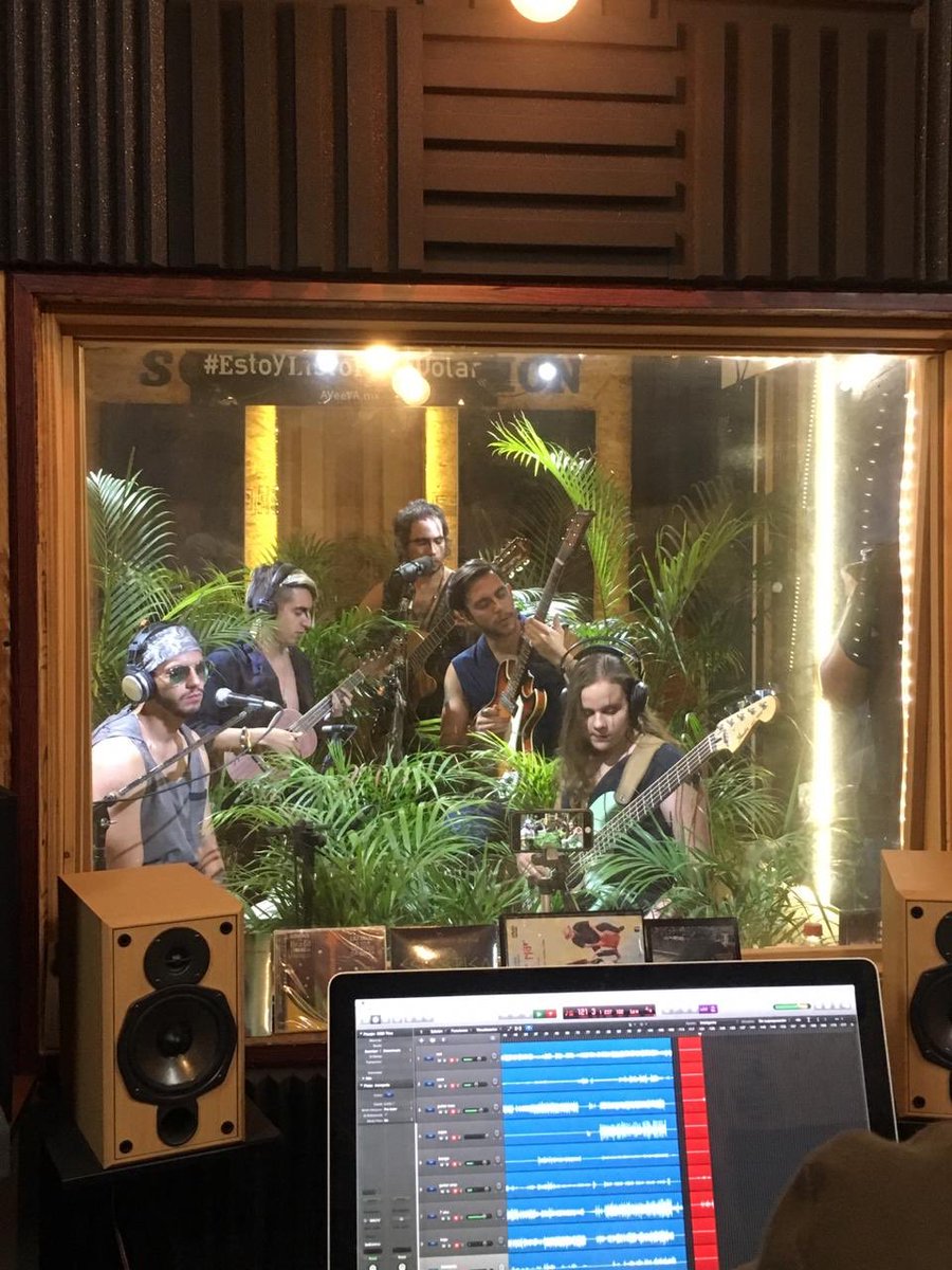 AveevaMx's tweet photo. Grabación #janzu #aveeva #acustico #livesession https://t.co/NrXSvrSKuz