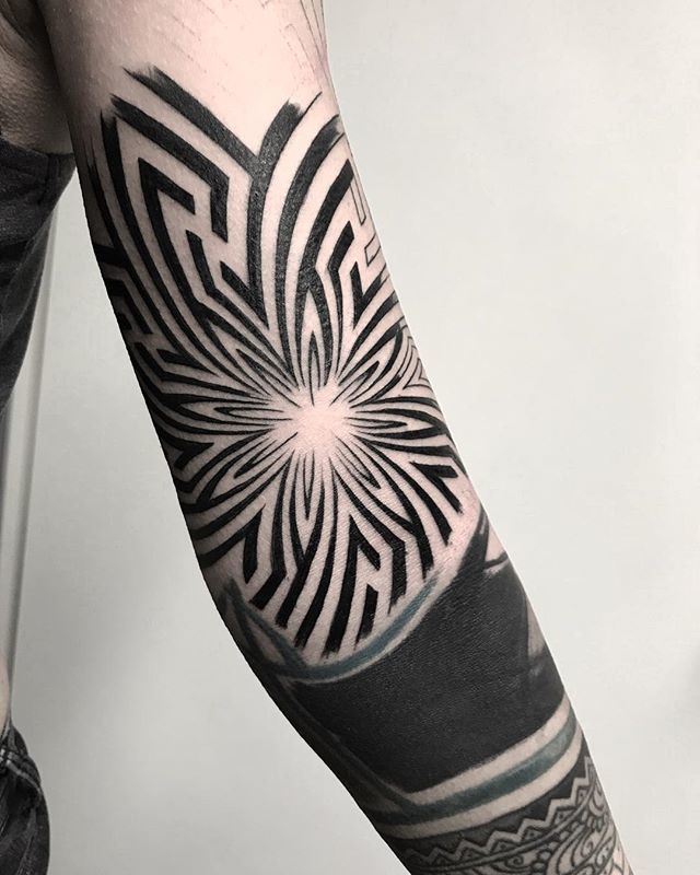Share 179+ blackwork geometric tattoo best