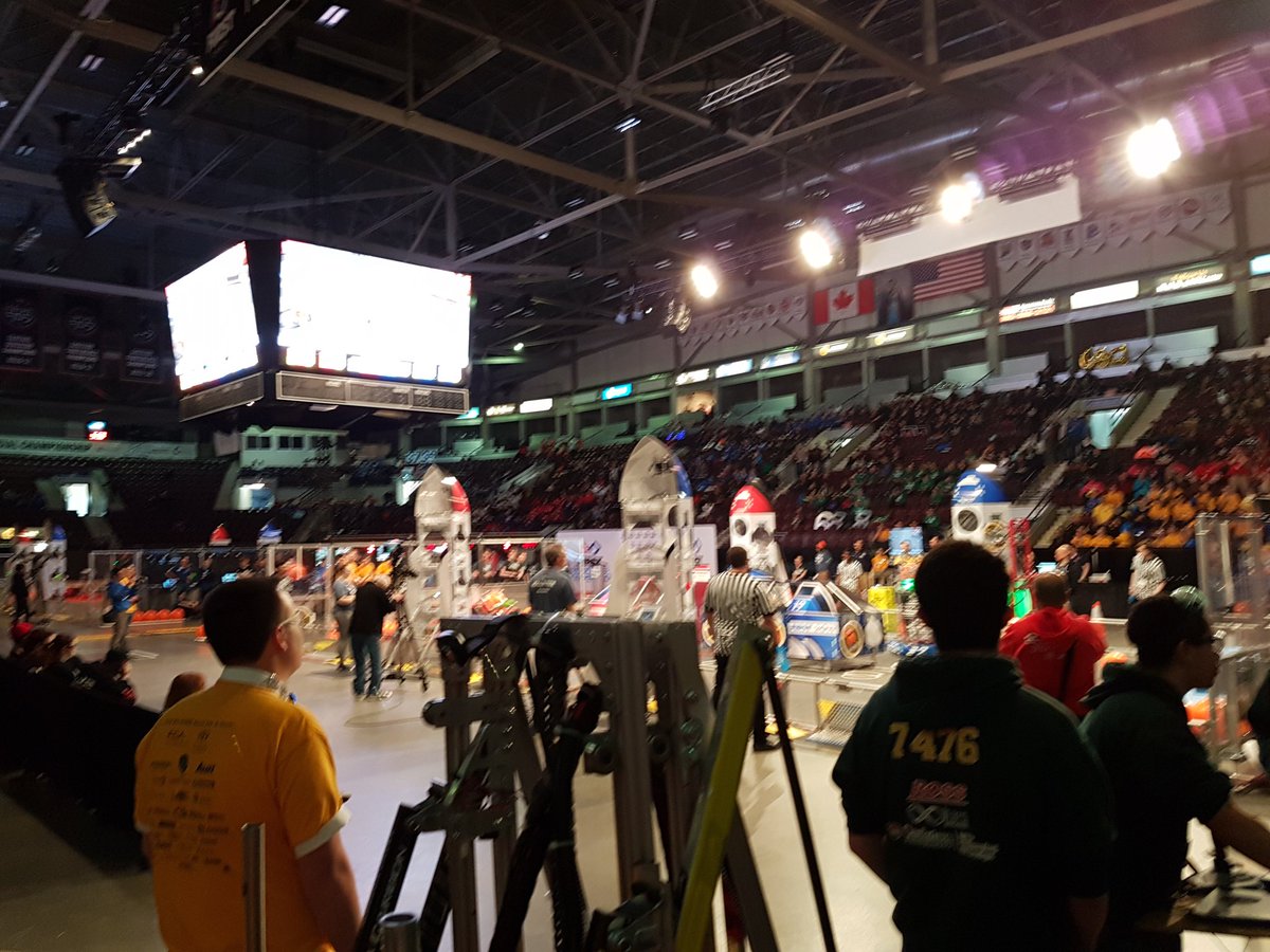 frc4688's tweet photo. Time for the last qualification matches of the competition! Playoffs are tomorrow! #ONCHAMPSFRC #omgrobots #saintsbot https://t.co/VhRNDf1cE3