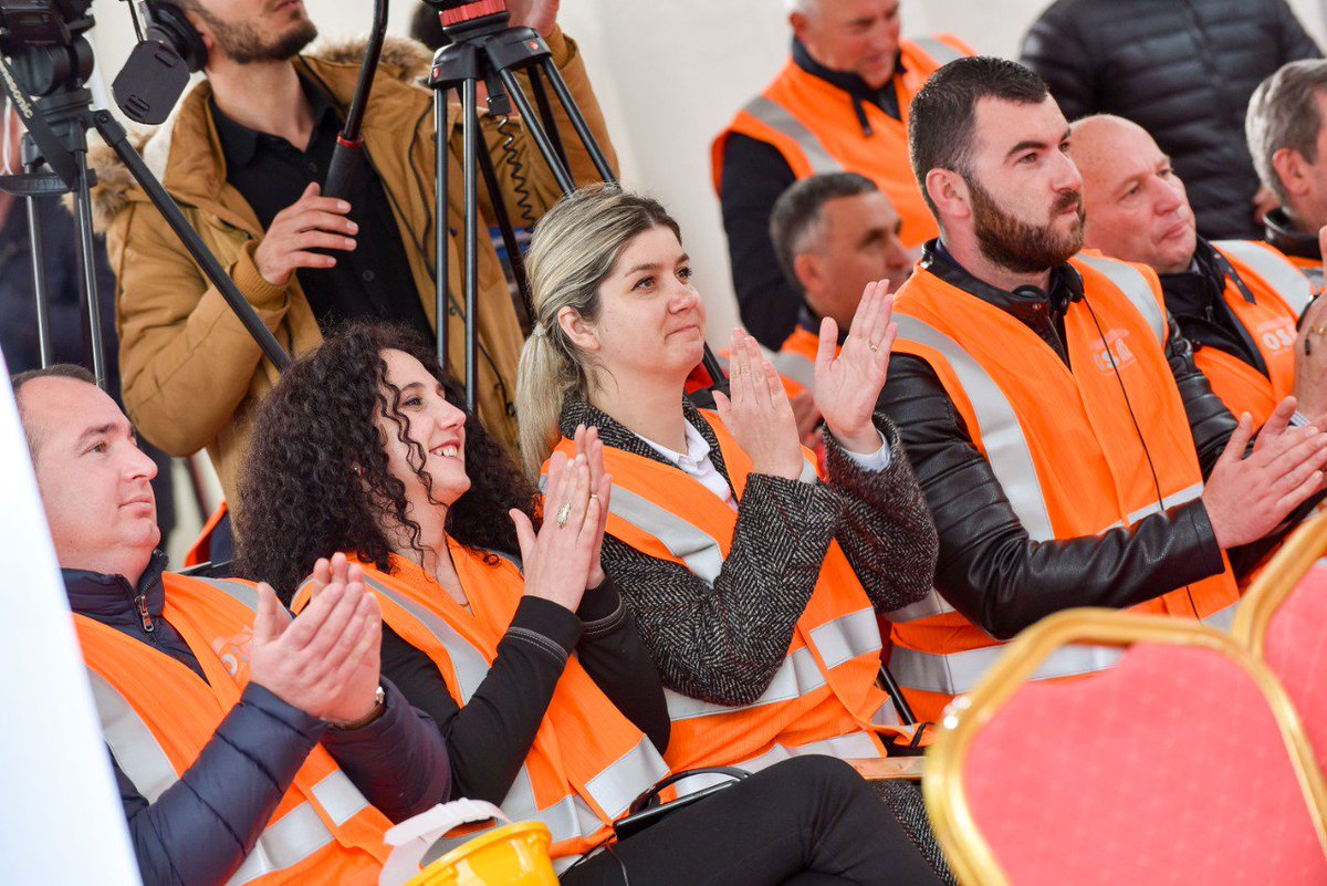 BallukuBelinda's tweet photo. Ka përfunduar projekti i zgjerimit të N/Stacionit  HEC Koman. Investim i KFW, si tregues i radhës për bashkëpunimin e shkelqyer 🤝 mes Qeverisë Shqiptare🇦🇱 dhe asaj Federale Gjermane🇩🇪.
Investimi balancon rrjetin  e transmetimit duke rritur kontributin 400 kV dhe shtuar sigurinë https://t.co/o2Ps7Nm5Hr