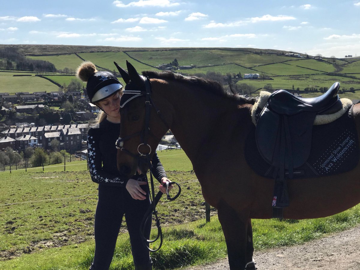 AwShowjumper's tweet photo. Alarm set🚨up and out at 6am for my very first @BritShowjumping comp😬nervous but excited at the same time! Thought I’d share some photos of my bday gifts🎁 @redequestrian13 @IceEquestrian #birthdays #showjumpingpony #britishshowjumping #wearitwithice #redequestrianltd #Sponsored https://t.co/11IPyuxWHY