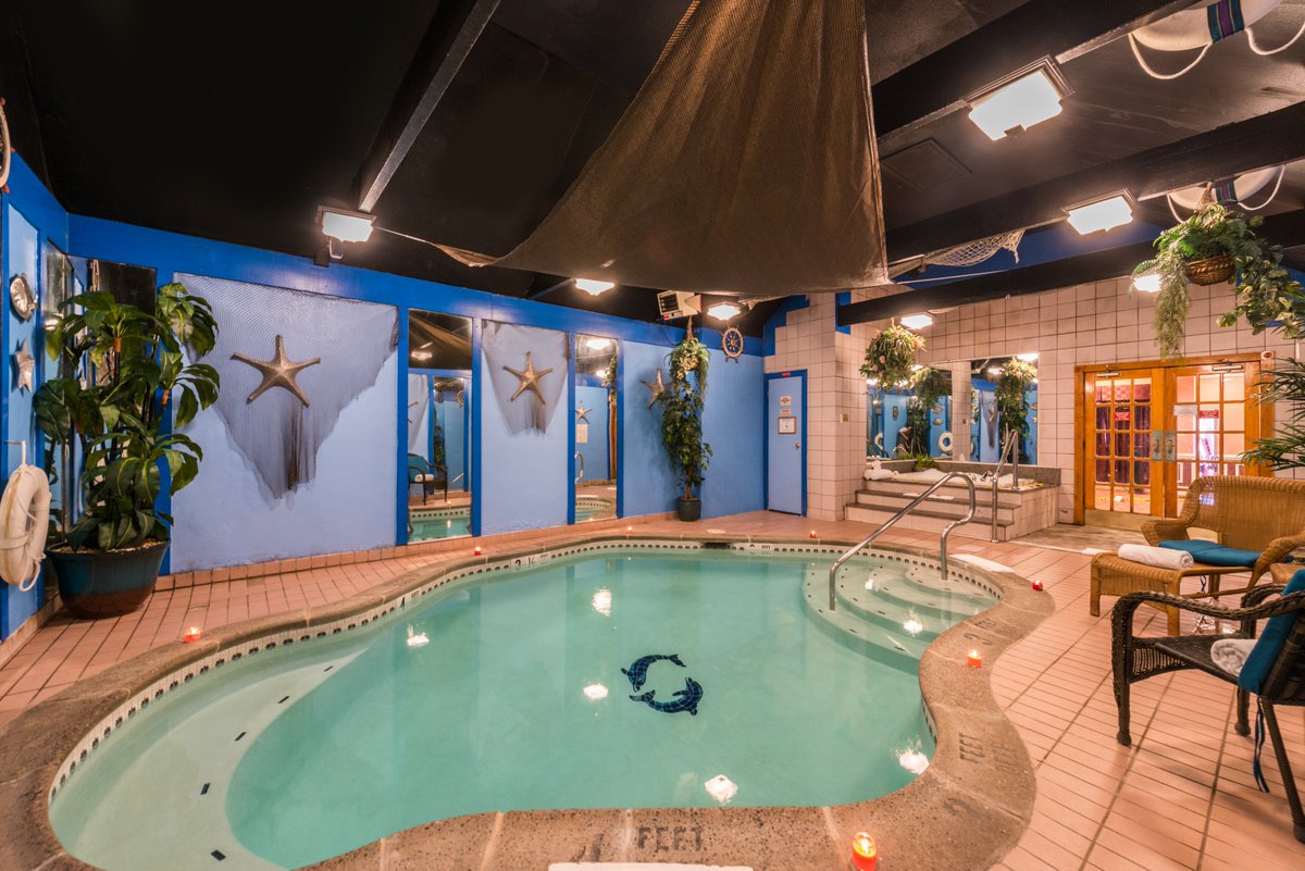 dovesuites's tweet photo. Our Swimming Pool Suite! Only here in Bensalem...

#Indoor #Pool #Romance #Bensalem #PA https://t.co/NSQGn6a0No