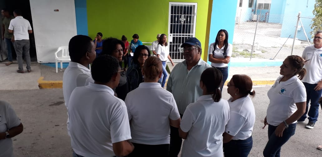 SNSRDO's tweet photo. Director del SNS visita hospital provincial San José de Ocoa y queda gratamente sorprendido con su funcionamiento
El centro ofrece consultas de 12 especialidades, de lunes a sábado, tiene 14 ARS contratadas, promueve la lactancia materna y el apego precoz.#SomosSNS #SaludAvanza https://t.co/Y8p56Q3olj