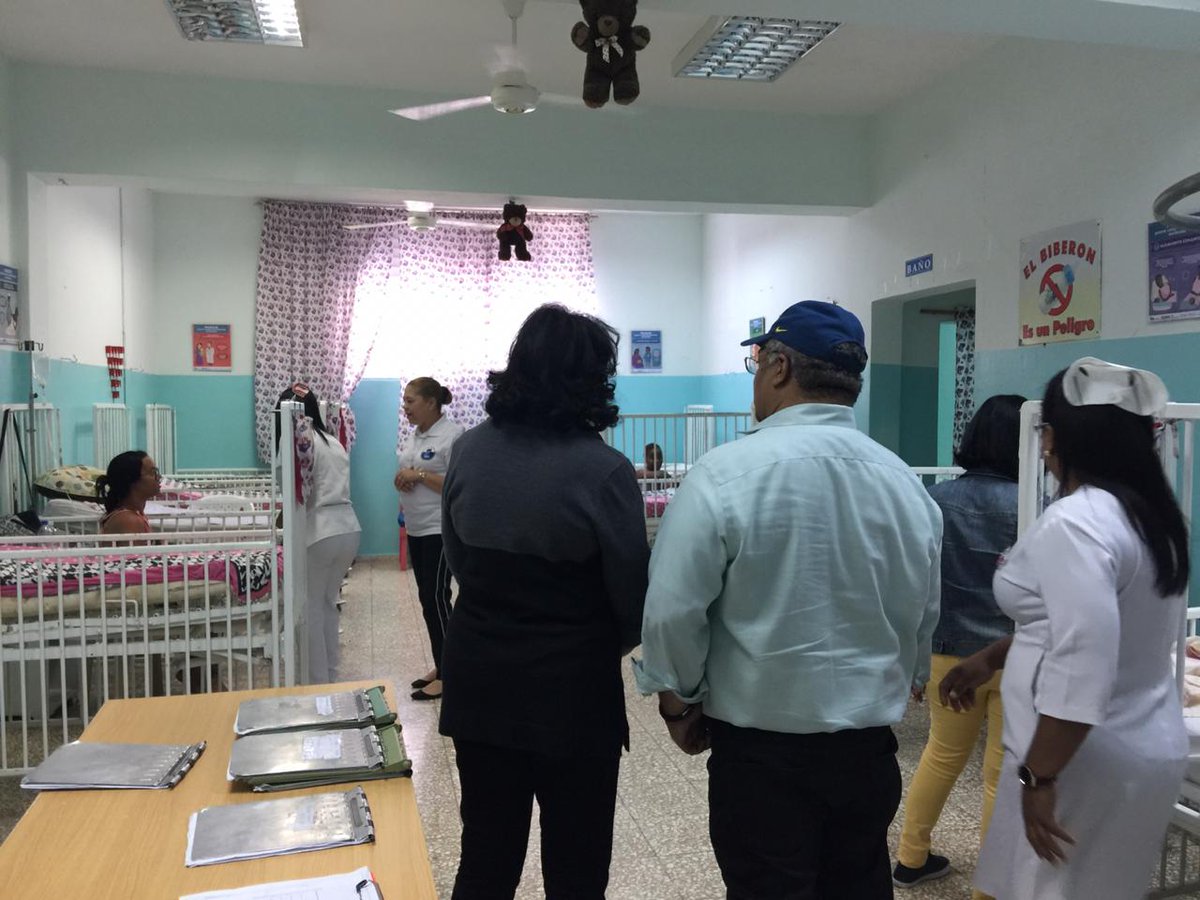SNSRDO's tweet photo. Director del SNS visita hospital provincial San José de Ocoa y queda gratamente sorprendido con su funcionamiento
El centro ofrece consultas de 12 especialidades, de lunes a sábado, tiene 14 ARS contratadas, promueve la lactancia materna y el apego precoz.#SomosSNS #SaludAvanza https://t.co/Y8p56Q3olj