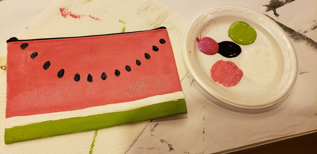 CheSaysCheryl's tweet photo. Painting fun in the #plaidcrafts Lounge at #snapconf so much fun! https://t.co/Sgkzaas7kk