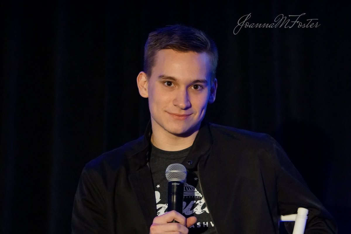 MWhiteShelley's tweet photo. Q&A with @Itsmichaelmay @TheRealJacksonB and @BrettClaywell during @EyeCon3000 #OTHx convention last month. Brett had the best smiles!
#oth #onetreehill #treehill #ravens #wilmingtonnc #RTTHx #RTTH https://t.co/eeuaRGnimK
