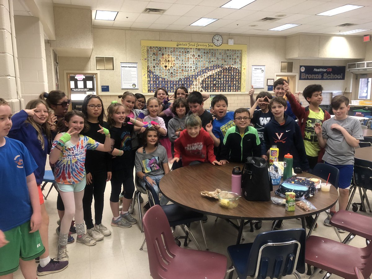 MsClarkWFES's tweet photo. We enjoyed the tunes at lunch for decades day! 🎶🎙 https://t.co/BL97j0Blti
