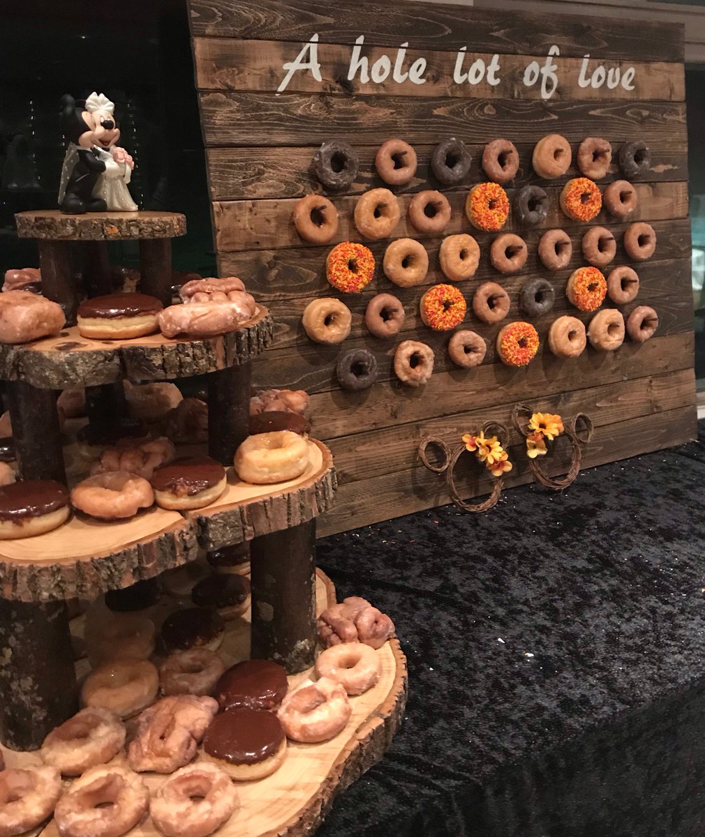 Did you know we ‘donut’ charge extra for our in-house decorations? Decor is included in your package, let’s start putting together your vision!