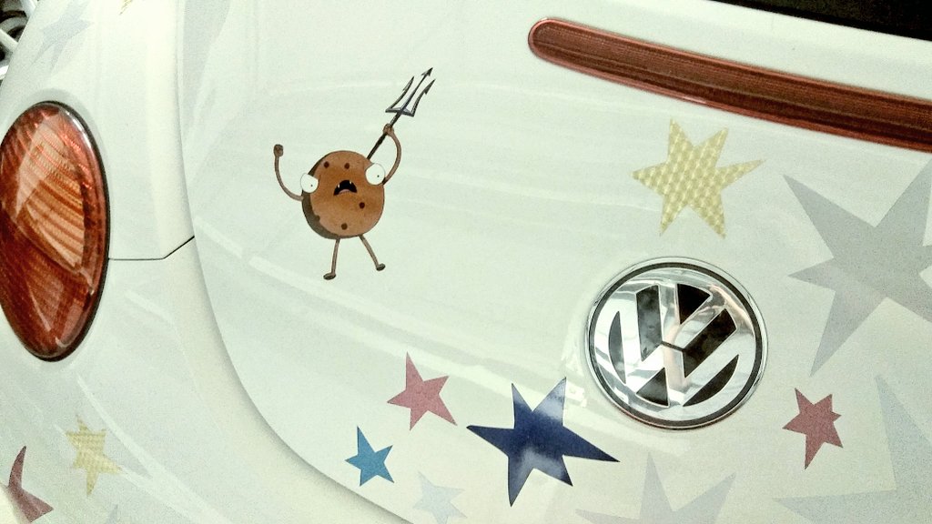 RealCandyRayne's tweet photo. #evilcookie on the back! #finalspace #finalspacecar #vw #volkswagen #vdub #thatcar #artcar https://t.co/5SHeFkRBby