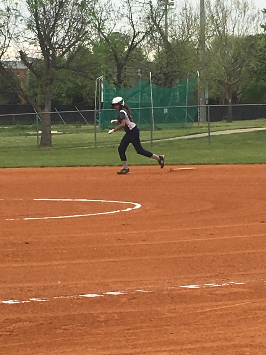 RRaidersSB's tweet photo. It’s Friday and it’s softball =fun day! ❤️🥎❤️ #RAISEtheR #RAIDERSon Garth https://t.co/fGceTl4weg