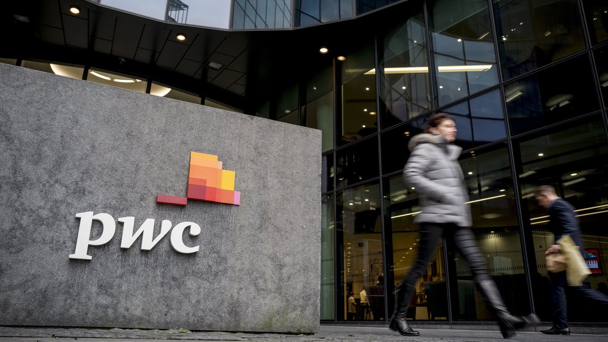 fostercareers's tweet photo. PwC is hosting an info session with PwC's CTO Joe Atkinson! This event is ideal for Freshman, Sophomores, Juniors interested in Accounting, Engineering, Finance, Informatics, or InfoSystems.

When: Tuesday April 16, 3:30pm - 5pm 
Where: PCAR 392 https://t.co/Ms6kIuLYHI