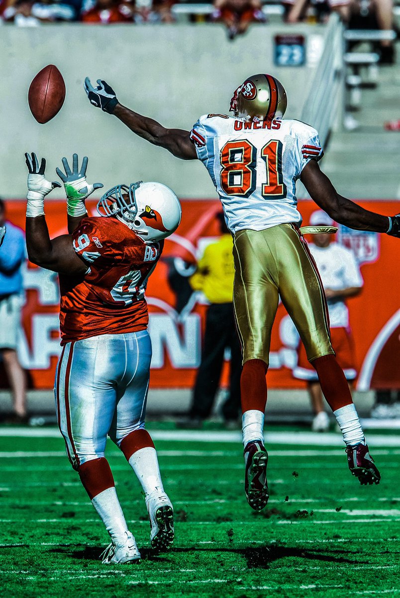 SlingshotPics's tweet photo. #flashbackfriday to when #marcusbell of the Cardinals had an interception on #terrellowens https://t.co/vXDpTsqY9L