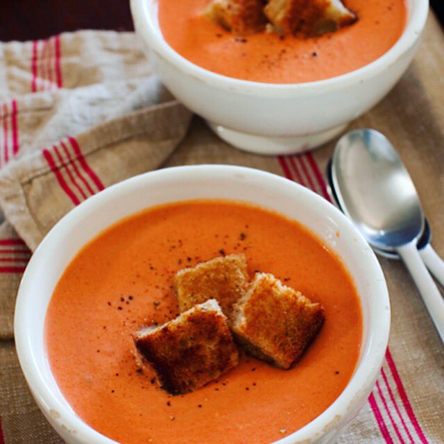 catcora's tweet photo. It’s #NationalGrilledCheeseDay ! I’m celebrating with a twist and cooking up my Tomato Soup with Grilled Cheese Croutons!
Head to my Instagram for the full recipe 🥫🧀
https://t.co/TjIWwfyods
#chefcatcora #grilledcheese #tomatosoup #newclassic https://t.co/BvrjWJ1nRP