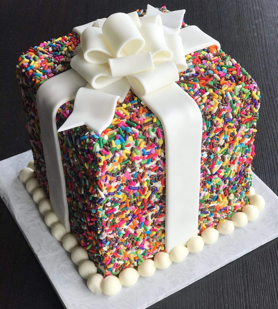 TresLecheria's tweet photo. The only thing sweeter than a Cube is a Cube that’s topped with a bow 🎁 #cubesbaking #seattlecakes #pnw #pnwcakes #seattlecustomcakes #customcakes https://t.co/9MAIn4rsgw