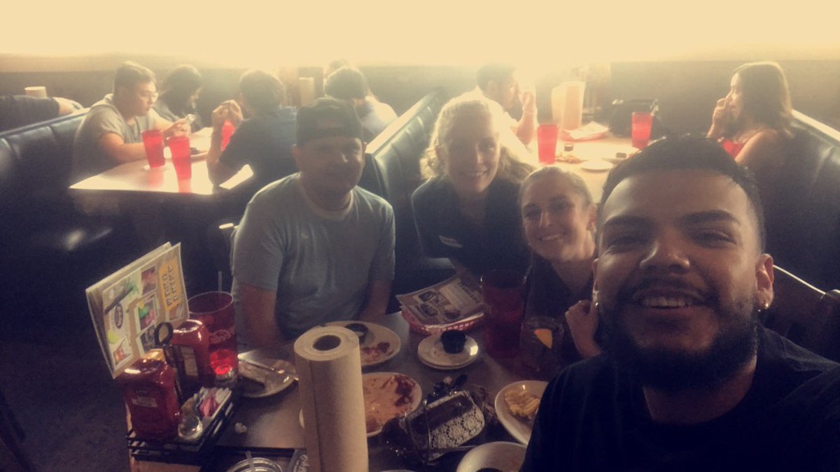 laceyannee's tweet photo. #pluckers #serverselfie https://t.co/Whue63YzrW