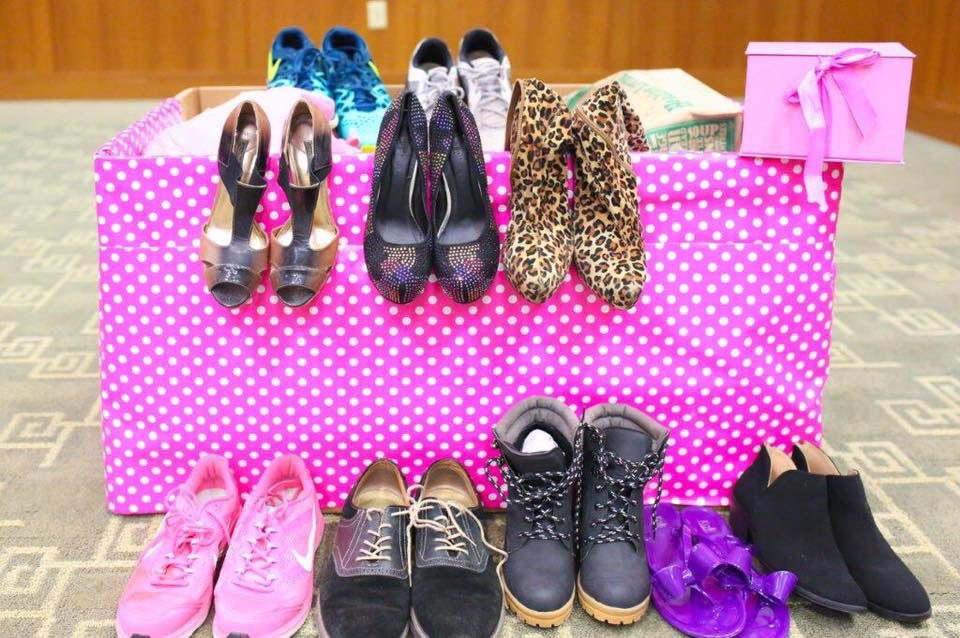 AKALIO1908's tweet photo. For #AKAGlobalImpactDay Lambda Iota Omega Members collected over 100 pairs of shoes for Soles4Souls. Soles4Soles strives to create sustainable jobs and provide relief through the distribution of shoes and clothing around the world. #Excellence #AKA1908 #AKALIO https://t.co/wggYyKZQrq