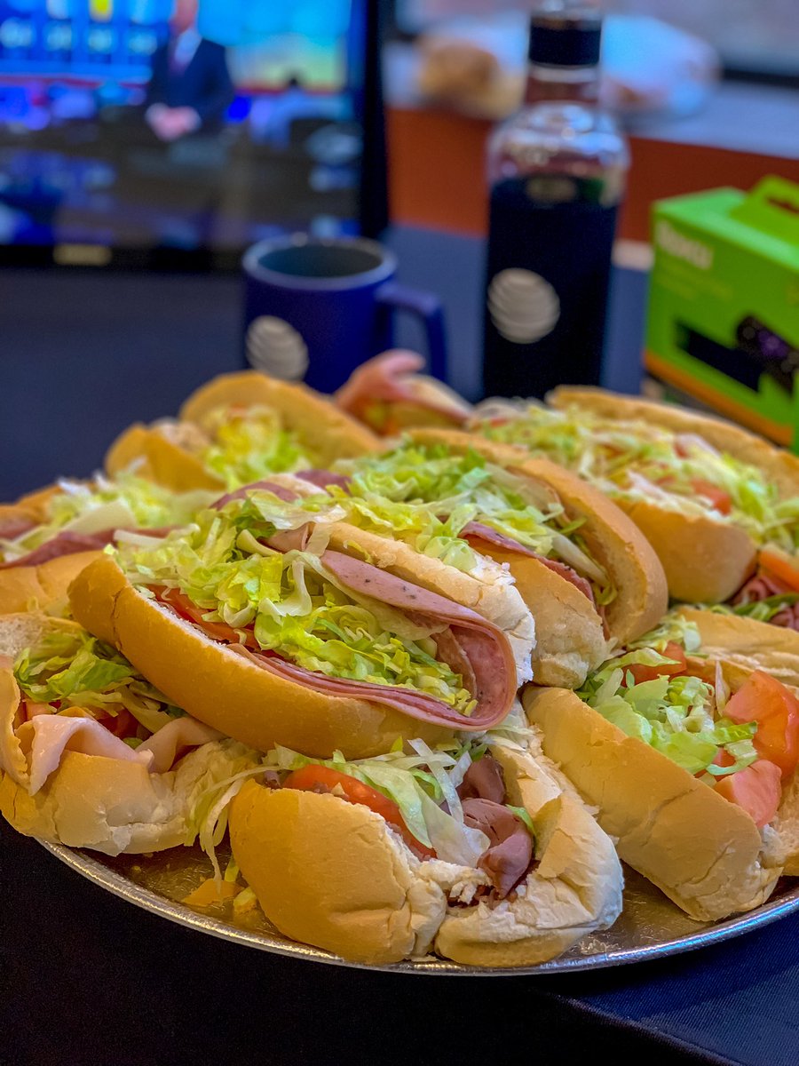 Thank for having us Here in Clinton MA #attconnectscommunities 🌐✅ &amp; thanks again to Mobile Retail for the assist 😁 <a href="/miltonbst1/">Milton C.</a> @Reyes_Att @sccrchrs23 <a href="/Hope_Chapman/">Hope Chapman</a>