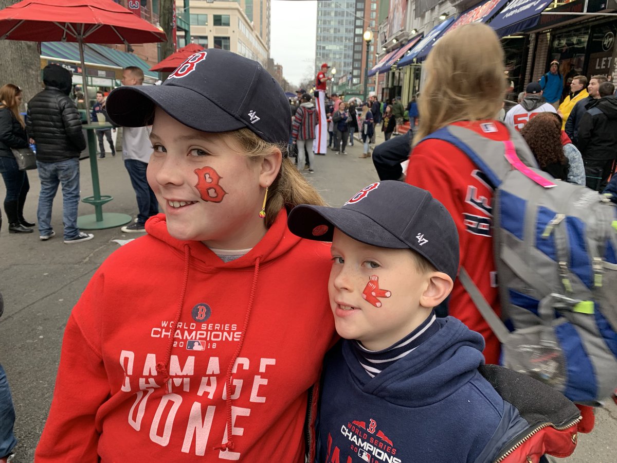 GlobeJenPeter's tweet photo. At the old ballpark. #MyFenway https://t.co/sinLqAjgIx