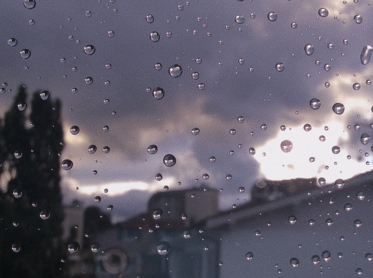 Люблю дождь картинки. Pluie sur. Капли дождя на машине. Ploaie. Жамгыр.