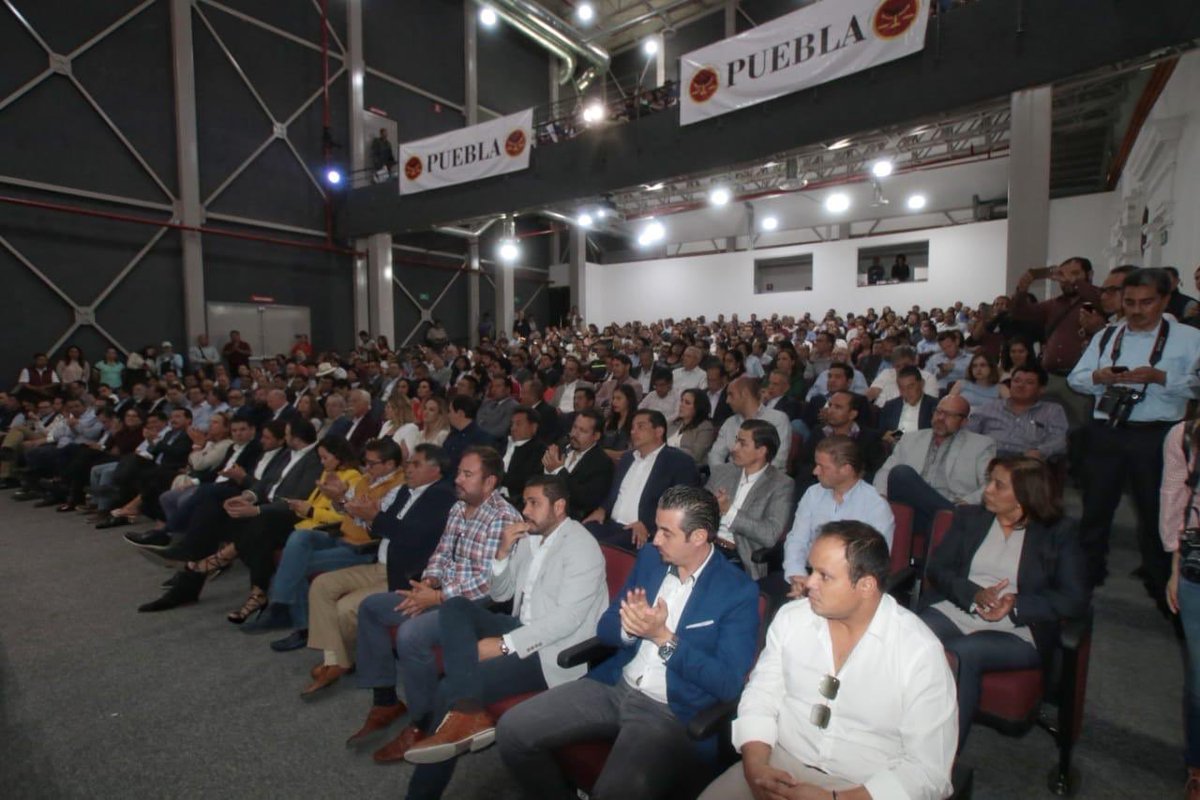 CatemNacional's tweet photo. Con la #CuartaTransformación se acabará la corrupción sindical de tantos años. Reiteró nuestro Secretario General @PedrohacesO  en el foro Sindicalismo Moderno y Reforma de la Ley Federal del Trabajo en #Puebla. 
#TodosSomosCATEM https://t.co/SKLDUYJac2