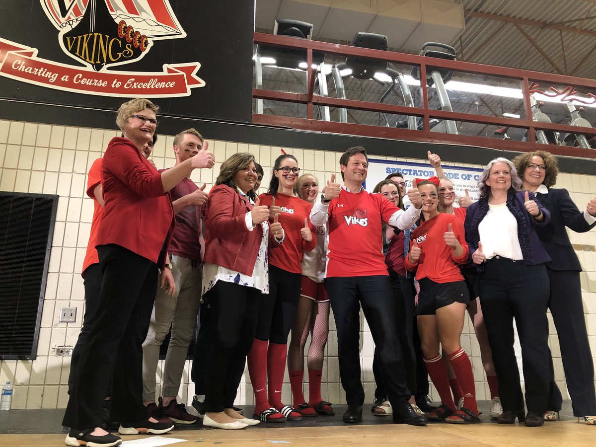 Kamloops_SD73's tweet photo. VVSS getting $32.7 million for new 525-seat expansion. Minister of Education Rob Fleming gets Vikes jersey. SD73 Board Chair Kathleen Karpuk, Superintendent Alison Sidow, Principal Barb Hamblett and Tk’emlups Chief Rosanne Casimir celebrate with students. https://t.co/fHkPzwN7p8