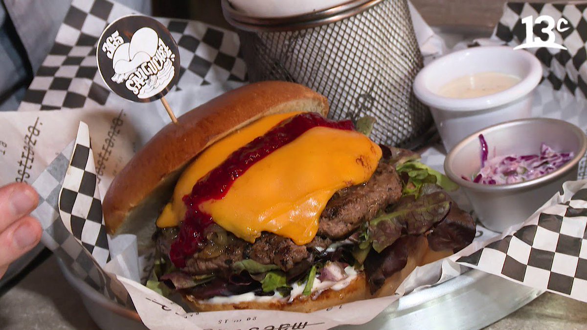 Maestranza_rest's tweet photo. 👀Por si te lo perdiste, mira lo que dice el Pipe Sánchez @sanchezpipe de nuestra "Maestra Sexy" 🍔esta vez de visita en nuestra segunda casa... Los Trapenses!  https://t.co/XGXgbC8GvN https://t.co/FvqManepy3