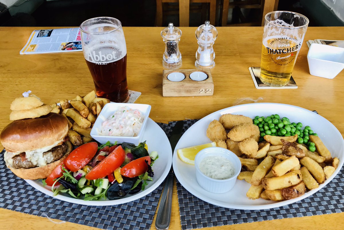 ladiesgocycling's tweet photo. Birthday lunch after a hard morning! Yummy food at The Thatched Tavern #honeybourne Plus #nicepear pudding to celebrate being their 1000th likers on #Facebook #PracticallyPerfect ๐ https://t.co/OSZRvfuAUZ