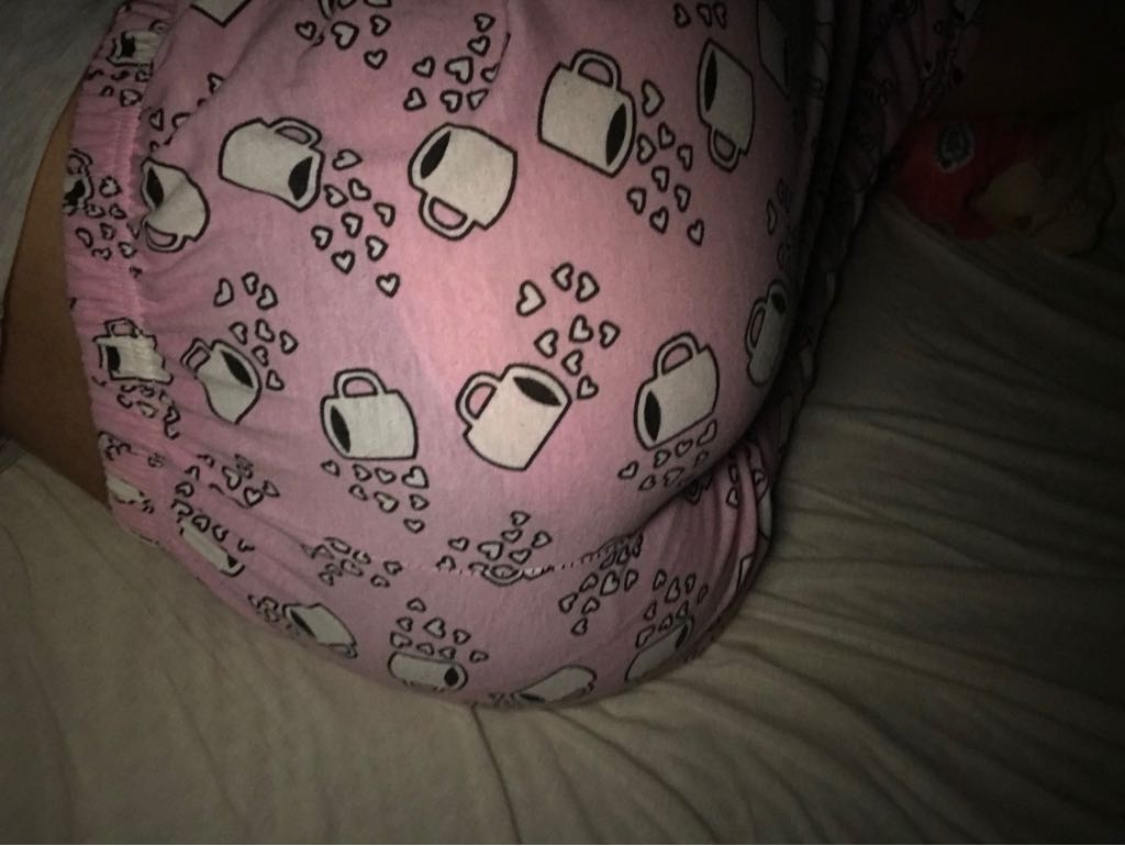 XoZairaa's tweet photo. Hey! it's middle of the night and I am horny.  (i also like my shorts a lot) #lesbian #submissive #girlswholovesgirls #horny #teen #pussy #tongue https://t.co/JyIhZ9ovJX
