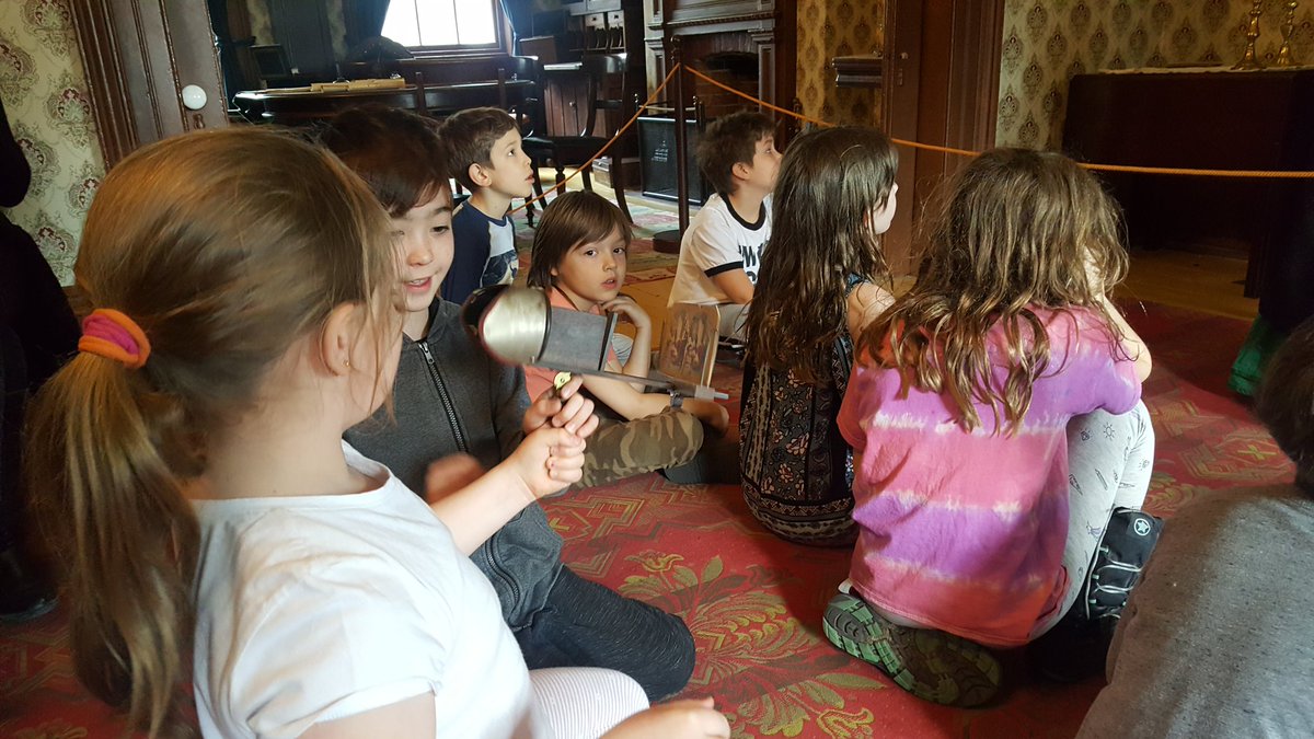 NoFun106's tweet photo. Wonderful trip to Mackenzie House (aka 101 Ways to Die in One's Home). Thanks to our awesome volunteers and fab students for making it such a success! https://t.co/jHBwz6YD47
