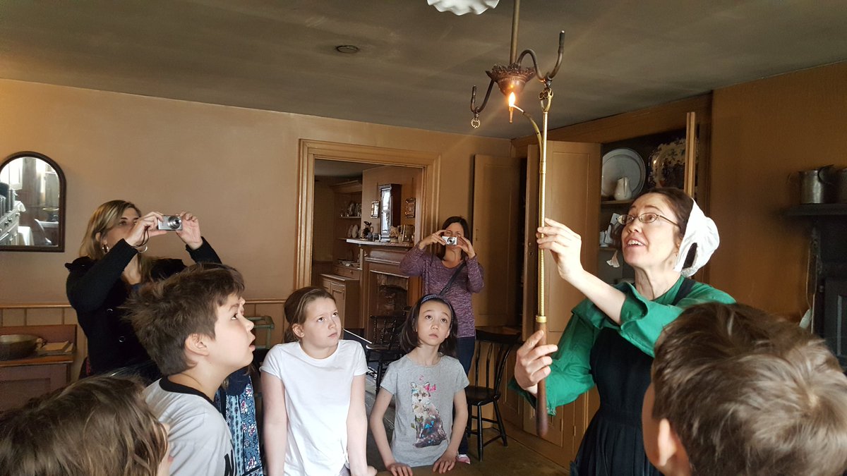NoFun106's tweet photo. Wonderful trip to Mackenzie House (aka 101 Ways to Die in One's Home). Thanks to our awesome volunteers and fab students for making it such a success! https://t.co/jHBwz6YD47