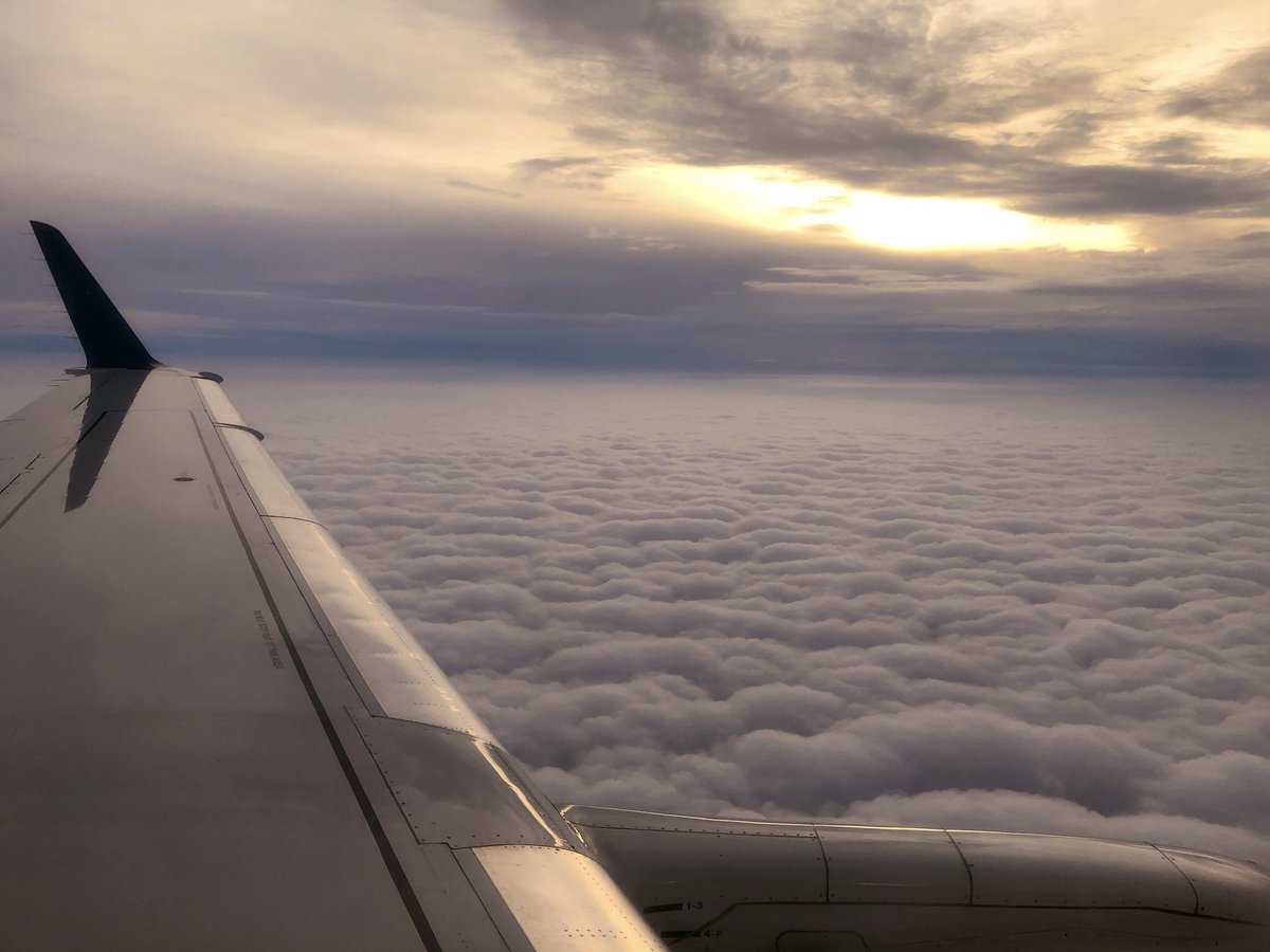 Emjay1028's tweet photo. I much prefer being *over* the clouds than under them! ✈️ #ISeeYouSun #ViewFromEveningCommute #BothSidesNow #HomewardBound #Travel #GrayDay #LGA to #BOS https://t.co/jfBT6s0bdc